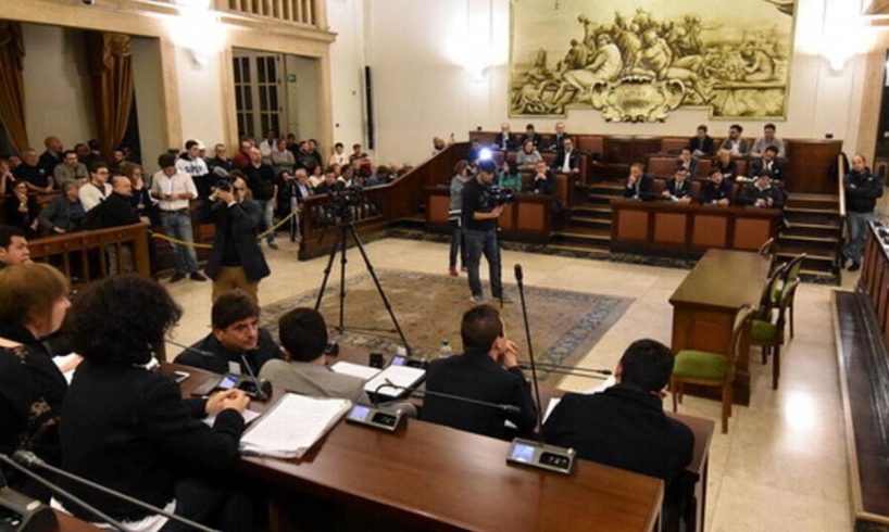 Pfizer, Consiglio comunale straordinario a Catania: approvati due ordini del giorno per i 370 lavoratori