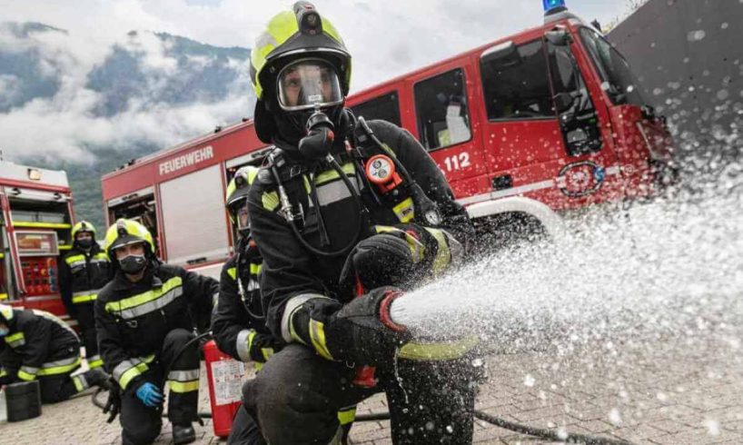 Oltre mille interventi in 48 ore: i Vigili del Fuoco eroi senza sosta contro gli incendi in Sicilia