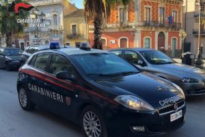 Palagonia, rapinarono tabaccheria con coltello da cucina: due arresti