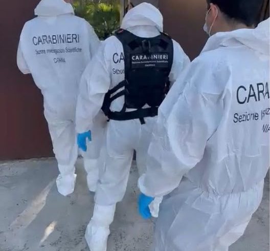 Notte di paura a Ramacca: il padrone di casa sorprende il ladro e lo accoltella per difendersi