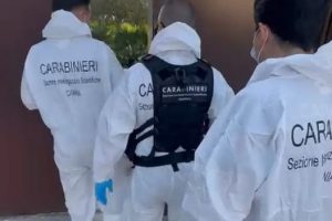 Notte di paura a Ramacca: il padrone di casa sorprende il ladro e lo accoltella per difendersi