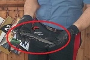 Randazzo, il pallone bucato e il coltello da 13 centimetri: 81enne denunciato dopo reazione spropositata